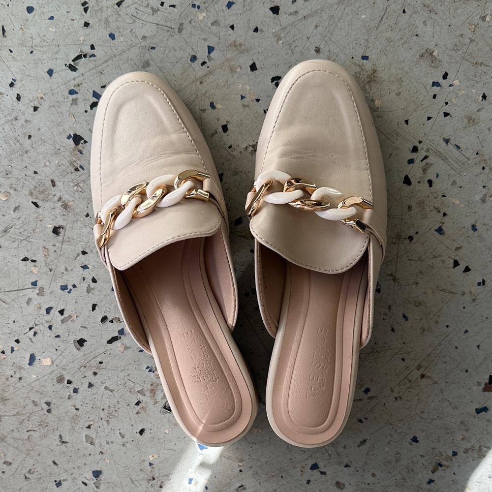 Elegant Nude Mules with Gold and Cream Chain